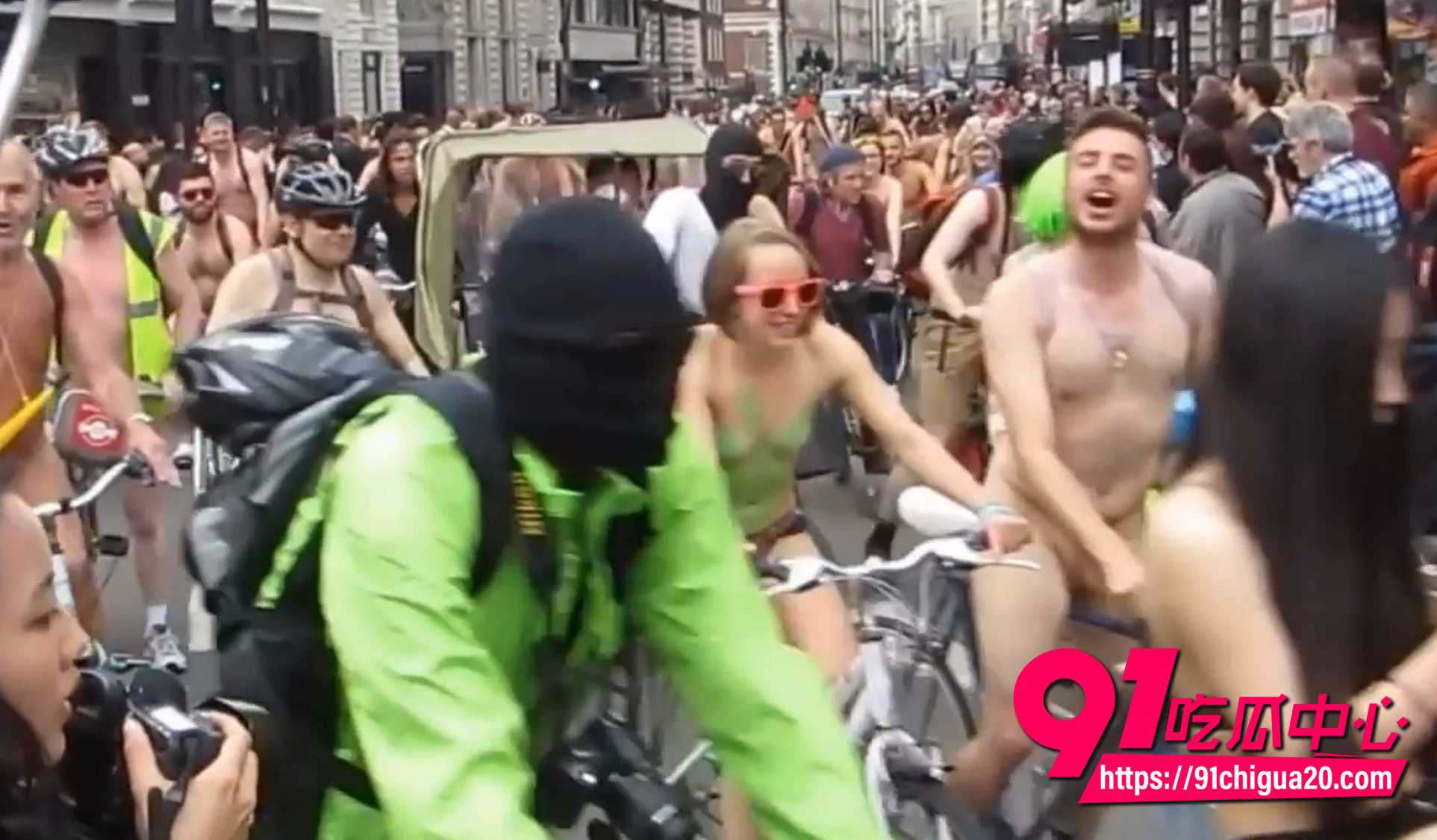 英国伦敦万人裸骑活动视频1