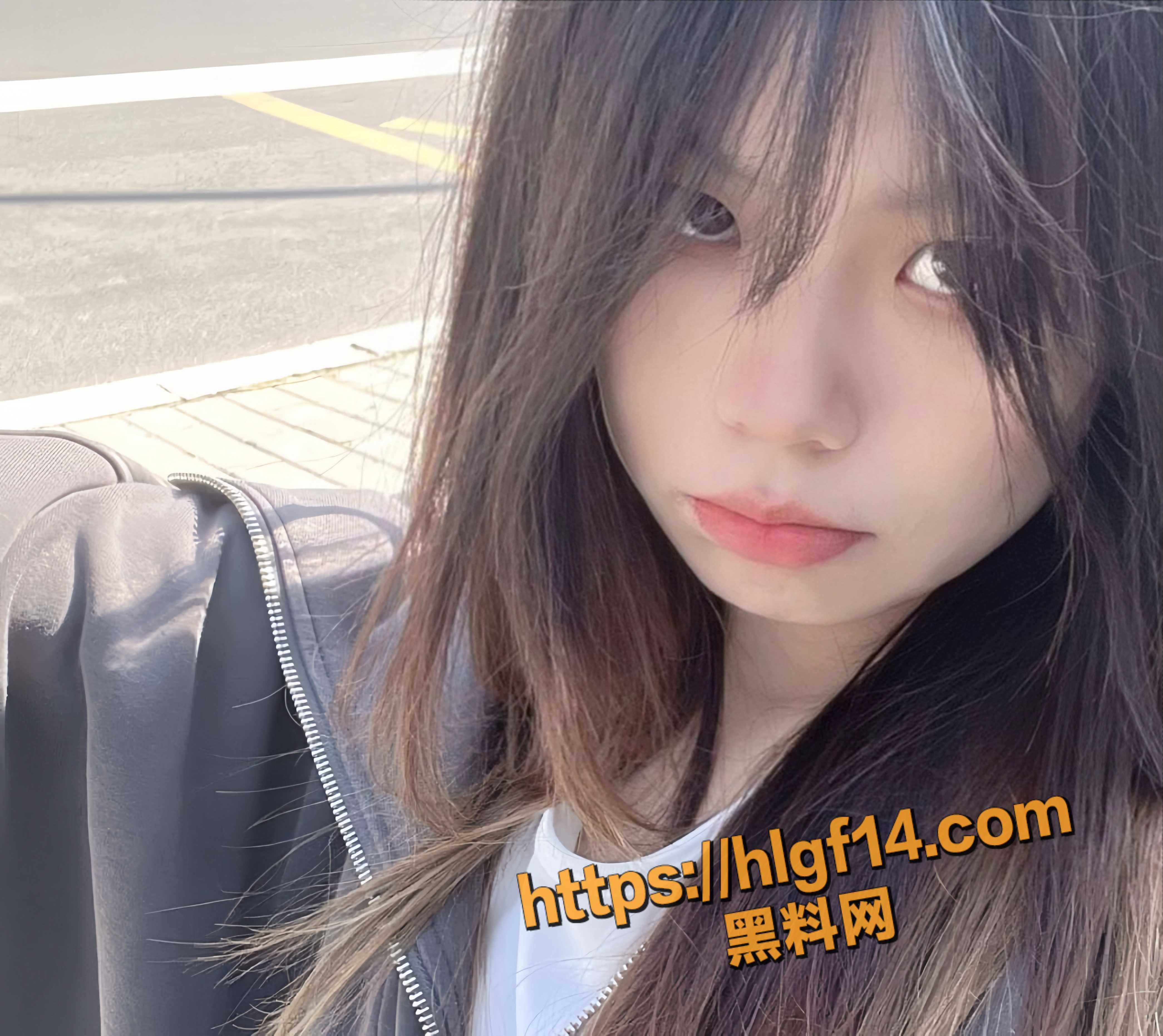 河南驻马店07年清纯女学生 笑容甜美奶子巨大 在家就喜欢脱衣自拍全裸视频 实在是太嫩了