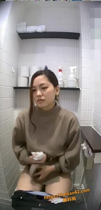 厕拍稀缺资源流出 极品日本学生妹厕所偷拍 高清自购颜值炸裂 脸逼同框不容错过！