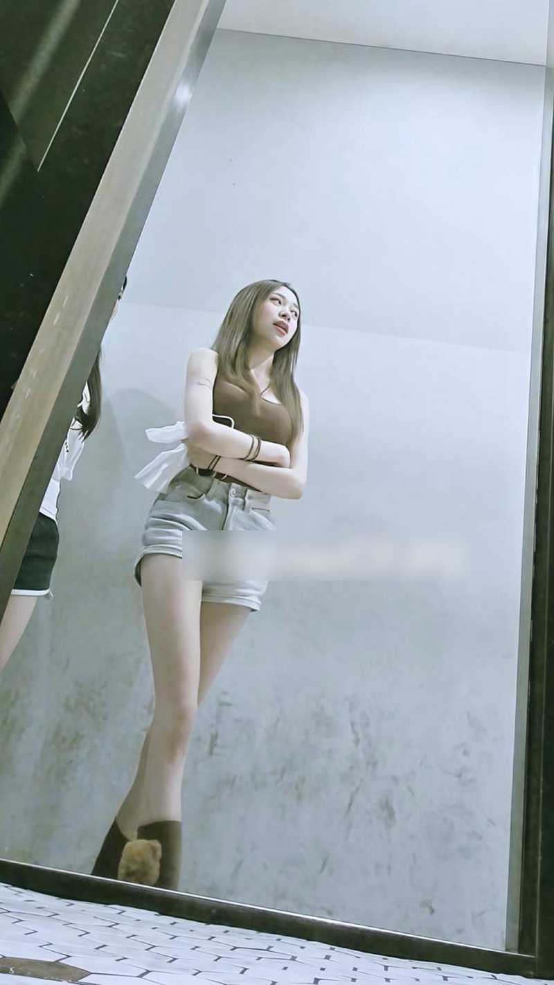 11最美女厕偷拍合集 5 11最美女厕偷拍合集 5