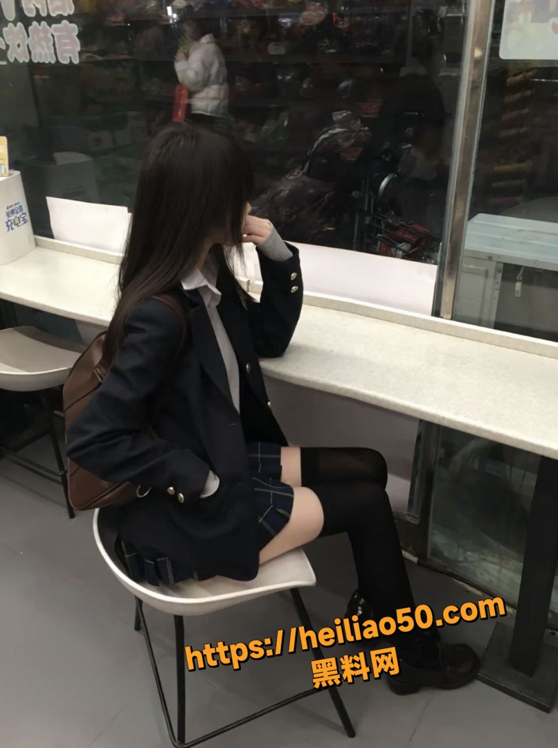 19岁极品拜金女 性爱视频曝光 骗男友30万出轨5位炮友 性瘾极大堪称人间肉便器！