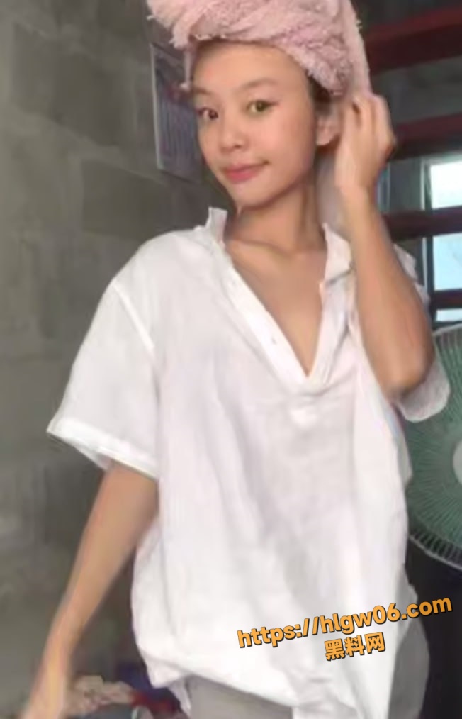 网红流出 Tiktok超火菲律宾女孩不雅视频泄漏清纯少女大胆展示坚挺美乳对着镜头抽插做爱！