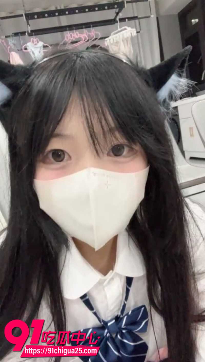 精神小妹身穿JK制服把女同学调教成母狗0.1