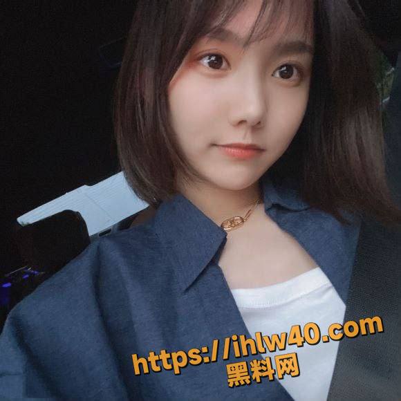 微胖清纯大学生，在酒店穿情趣黑丝给男友口交，被按住头深喉到干呕，怼脸拍摄流出！