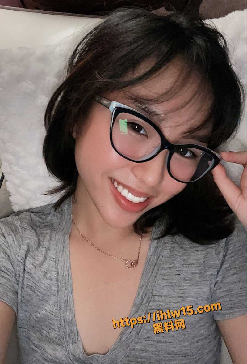 健身博主也爱玩反差 献私下自慰水晶棒插穴给网友看 翘臀女神御姐范儿十足！