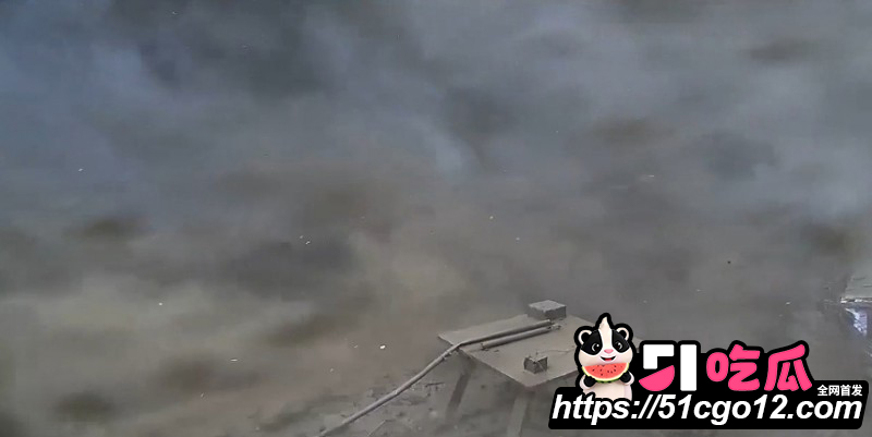 西藏泥石流现场视频09