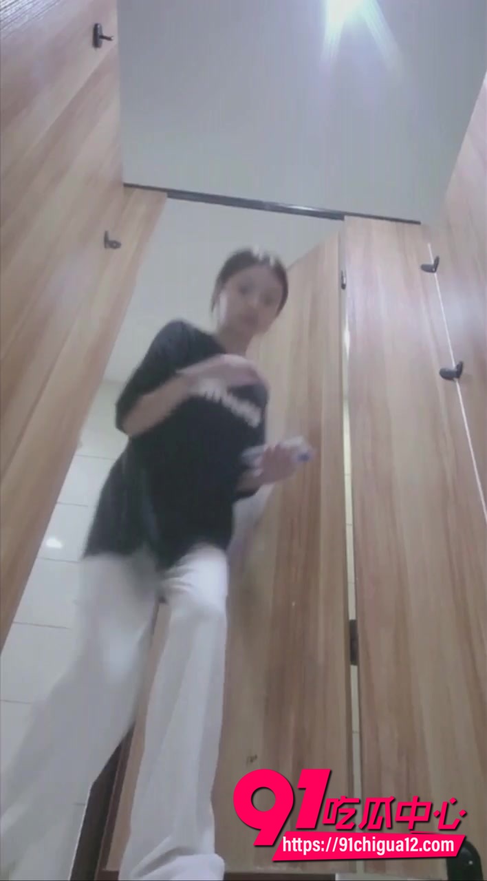 商场女厕大神偷拍合集4 商场女厕大神偷拍合集4