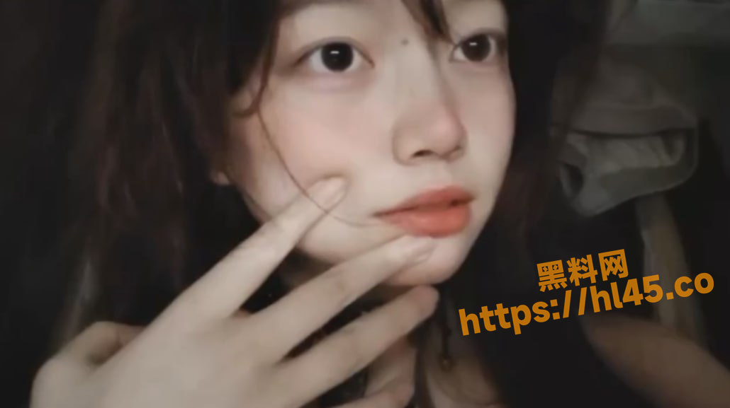 打有逗龟钉的高颜值反差母狗 家中发情无人配合只能自我调教玩弄小穴！