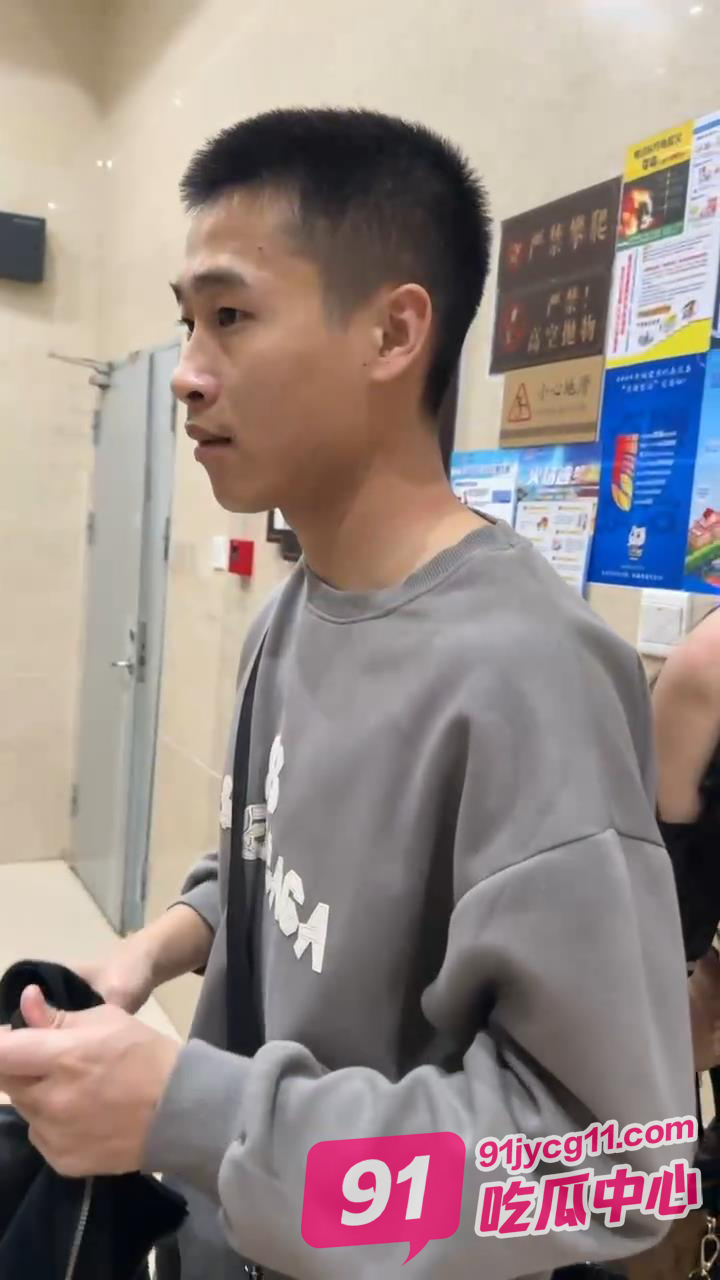 福建SM商业城原配堵小三 火爆对峙掀翻全场！ 配图2