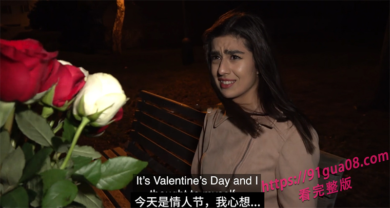 捷克街头搭讪系列 美女深夜被男友爽约 小哥一束花拿下