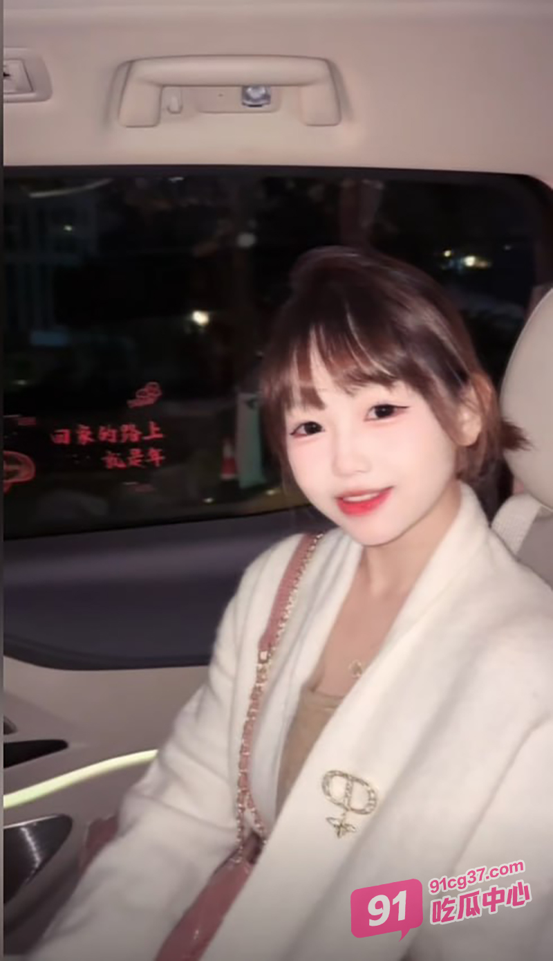 抖音萝莉系网红小侃 开腾讯会议裸聊视频曝光 手臂上纹身实锤！ 配图4
