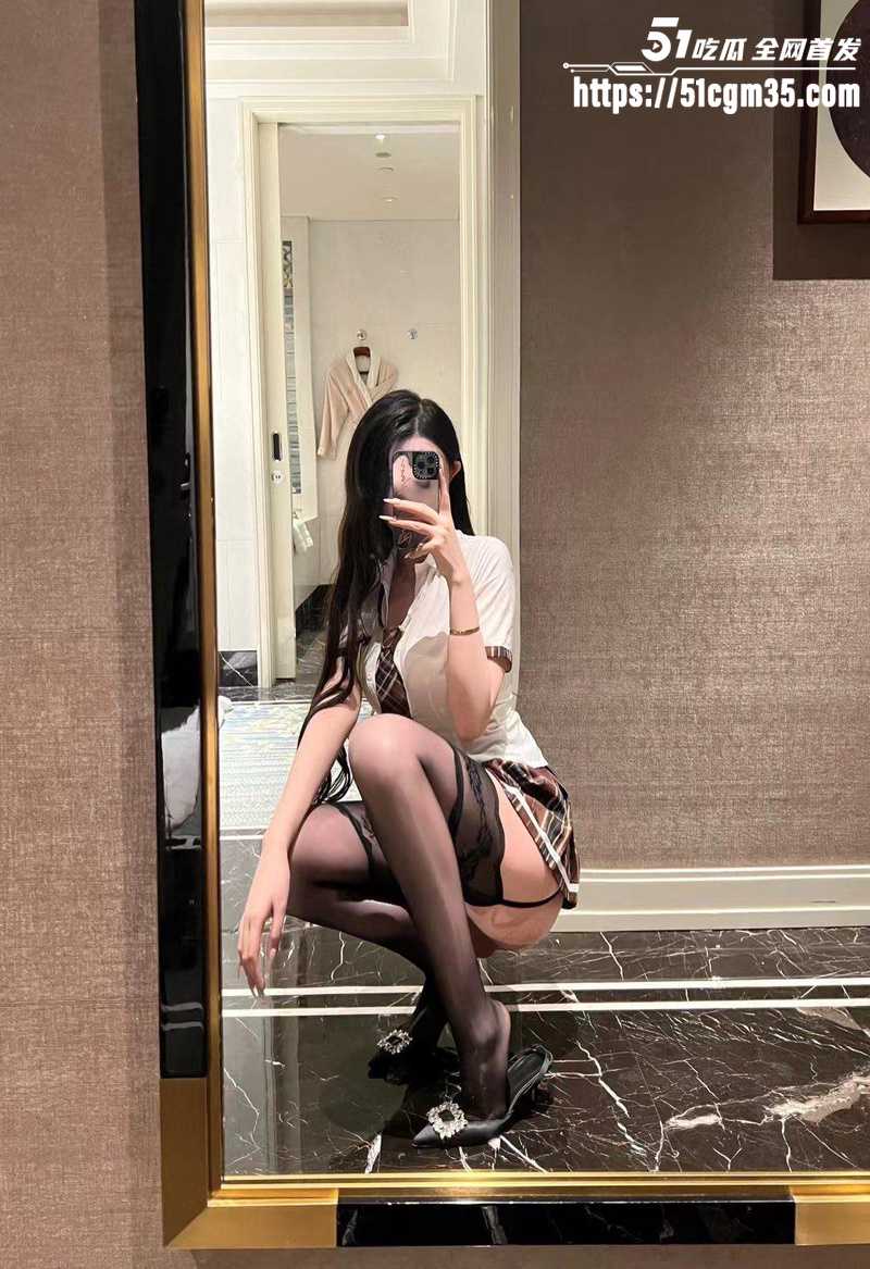 高颜值女神 一只顶美 情欲鸳鸯浴 浴室完美身材任由蹂躏 多姿势抽插迸发淫靡气息