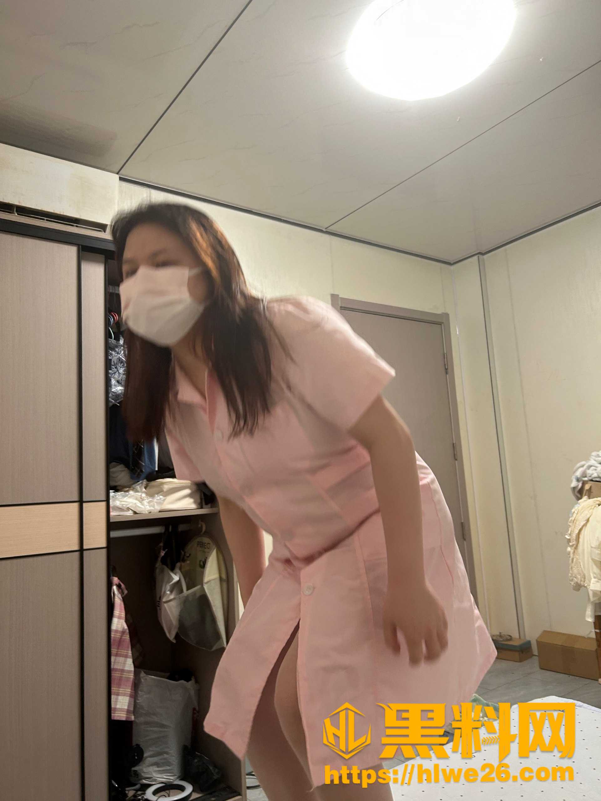 原创 拍摄偷拍乱伦博主 Darnell 中暑后 妹妹用逼帮我排毒 第12集