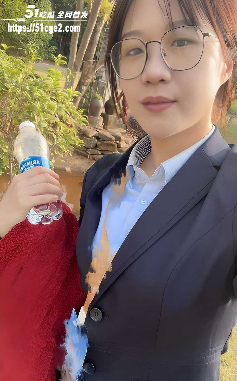 刚结婚没多久就背着老公偷情 深圳极品银行女职员私密视频流出 太会玩了
