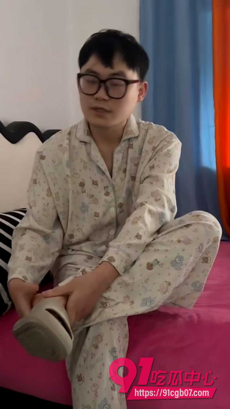捉奸现实版老婆藏奸夫阳台被抓包3 捉奸现实版老婆藏奸夫阳台被抓包3