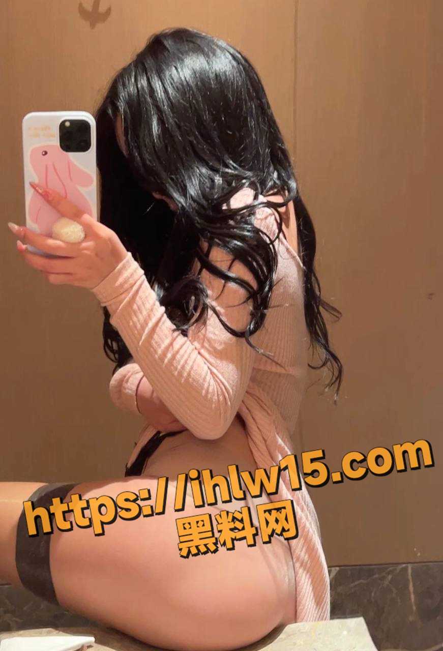 重庆大烟枪最新约炮视频 肉丝姐妹花床上摩鸡巴
