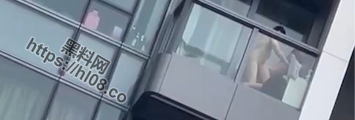 「七夕节偷拍做爱3秒射」偷拍到在阳台上做爱的一对年轻男女，几秒钟就搞完了