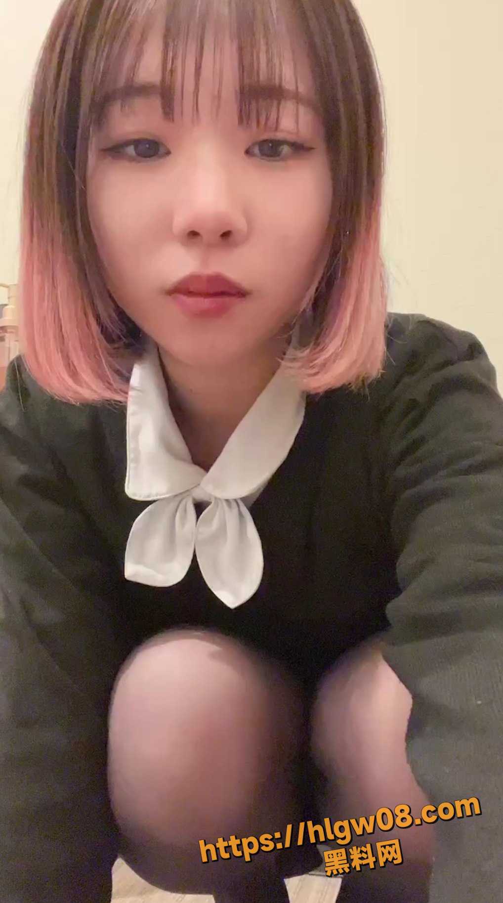 清纯齐刘海妹子全裸自拍 被金主网调牙刷插屁眼 露脸揉奶自慰白虎美穴 年轻酮体粉嫩至极