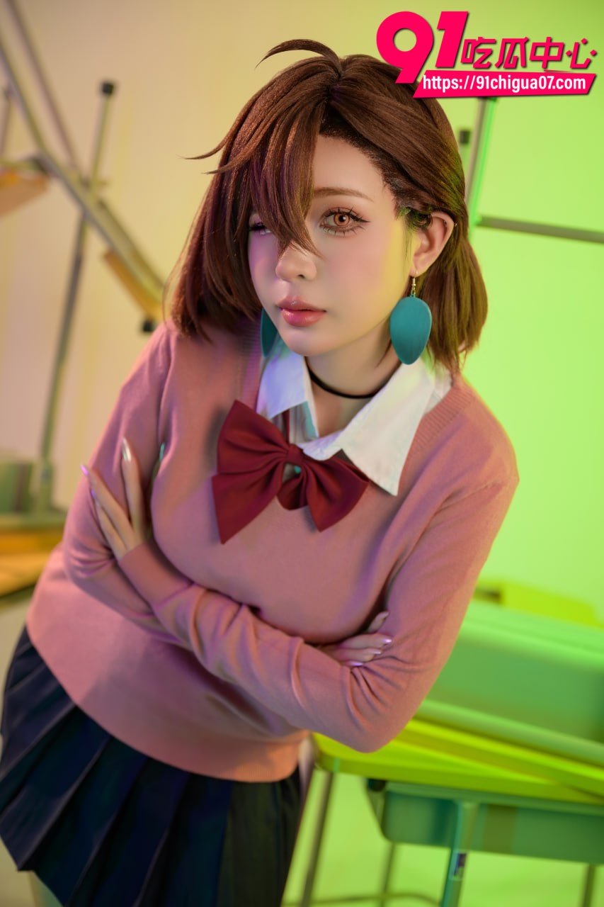 绫濑桃COS校服辣妹2