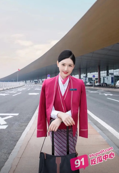 推特大神bbbmwz调教绝美空姐 看高冷空姐身着制服跪地学狗爬！ 配图3