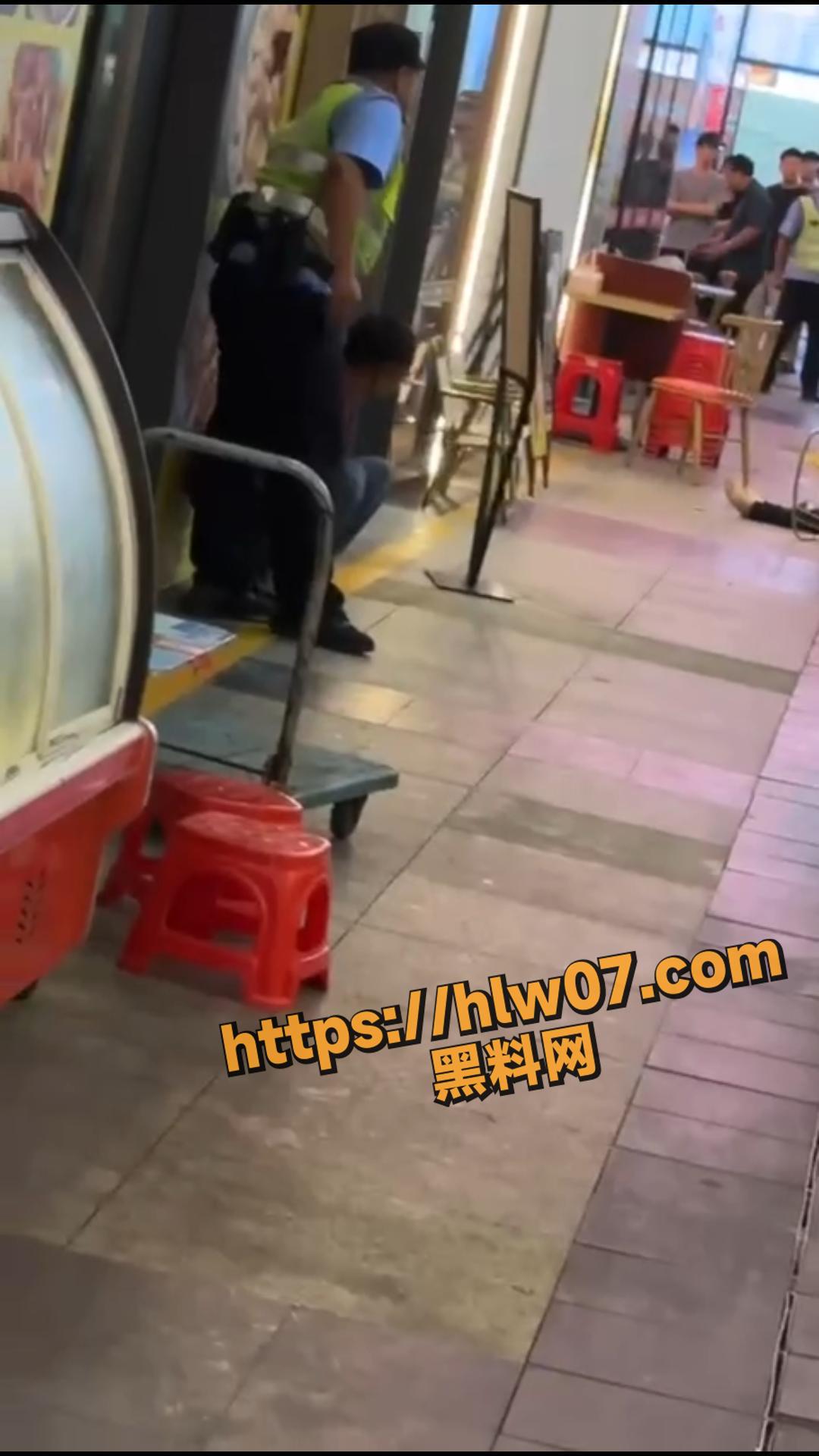 现在做厨师的风险也这么大了吗，做的不好吃就被人捅!