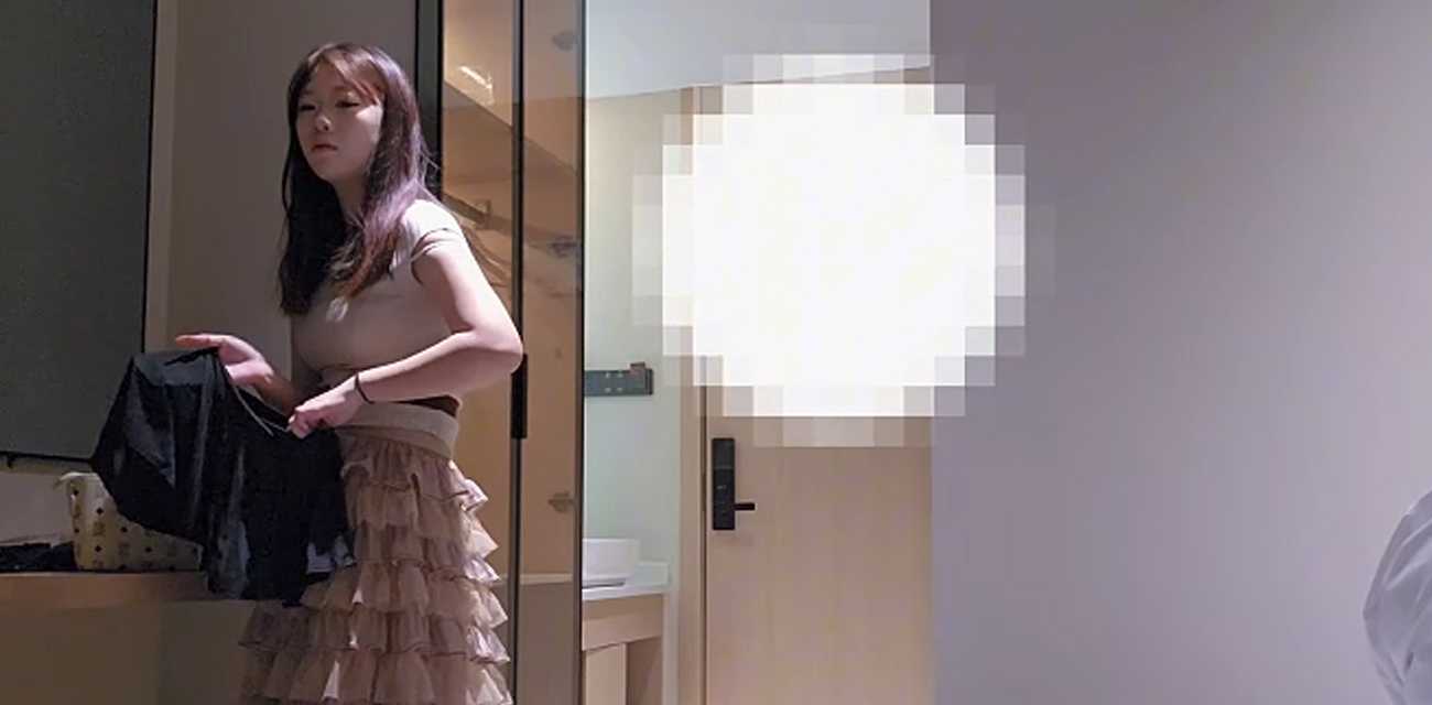 杏吧小东探花 重金网约白虎嫩妹 紧致嫩穴夹得肉棒发麻 妹子疼得全程求饶!