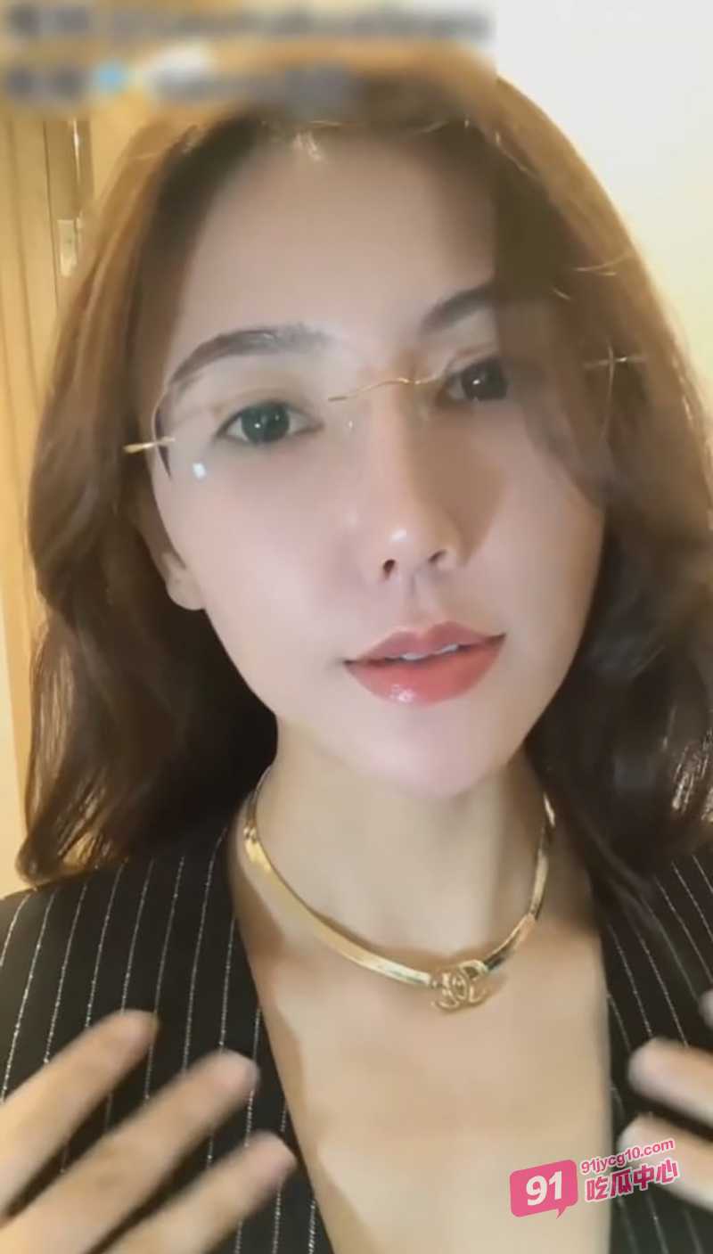 骚妈快乐屋合集～性感的腿模妈妈 居然沦为别人胯下性奴！