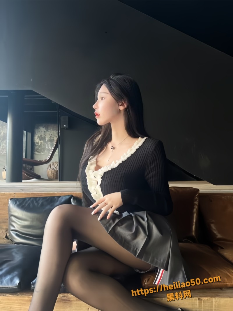 抖音老牌 网红 sibyl是女巫 1V1超大尺度裸聊 情趣缕空巨乳自慰 反差女神极致诱惑！