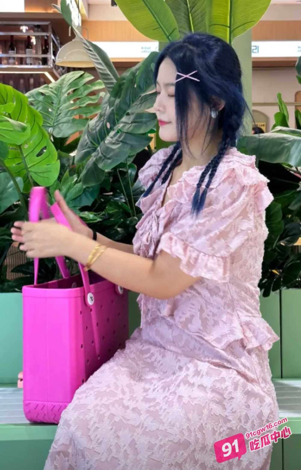 山东青岛丁萱萱表面高冷女神背后骚得一批 被金主包养捆绑调教淫荡至极 配图2