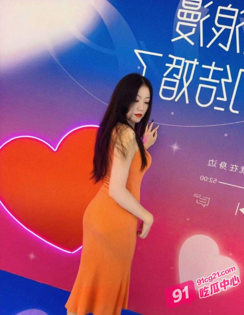推特性瘾少妇“暮色” 黑丝翘臀诱惑男粉 主动送炮博流量！