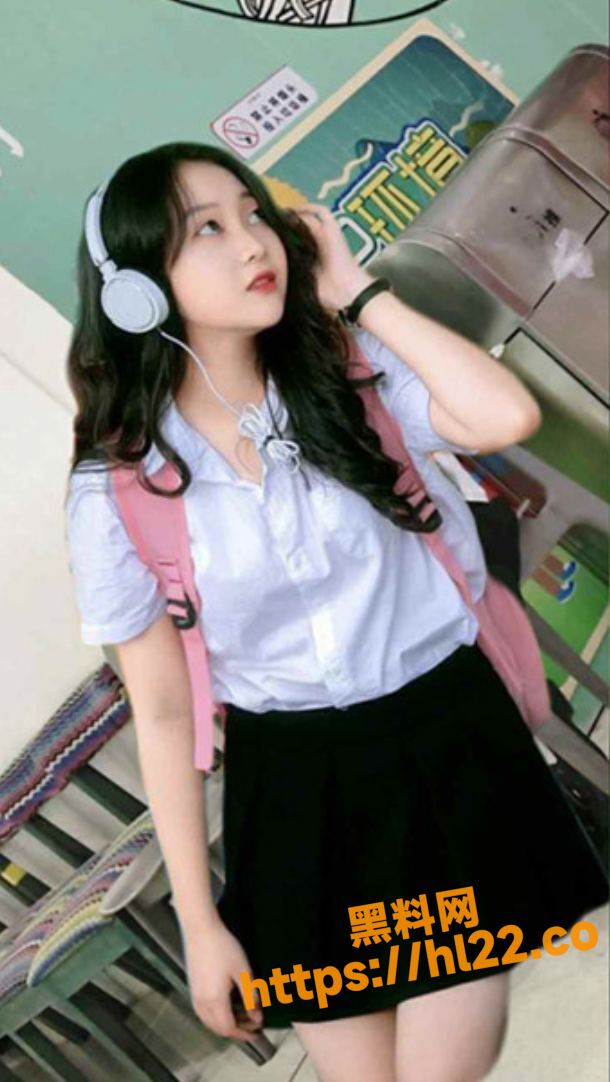 窗外偷拍，高颜值仙女小姐姐洗澡，多少人的梦中情人啊，被人全看光了