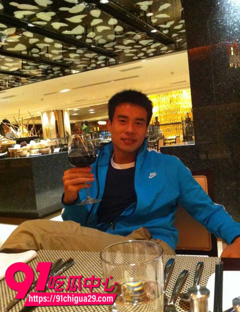 前国脚孙吉被妻子江梦蝶实名举报骗婚骗财家暴出轨6