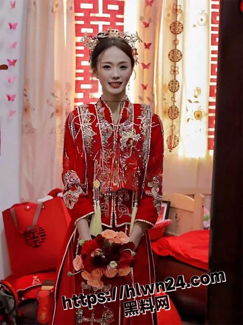 福建莆田骚浪人妻 方晶 和网友裸聊视频曝光 卫生间对镜揉搓骚穴 诱惑网友!