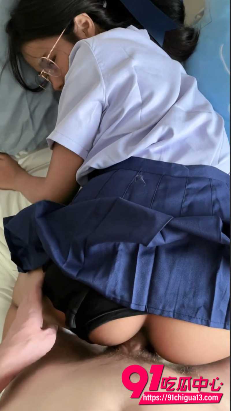 泰国眼镜学生妹Suwipha5 泰国眼镜学生妹Suwipha5