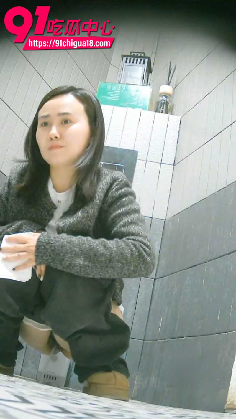 厕拍大神在商场女厕所安装针孔摄像头偷拍双视角7