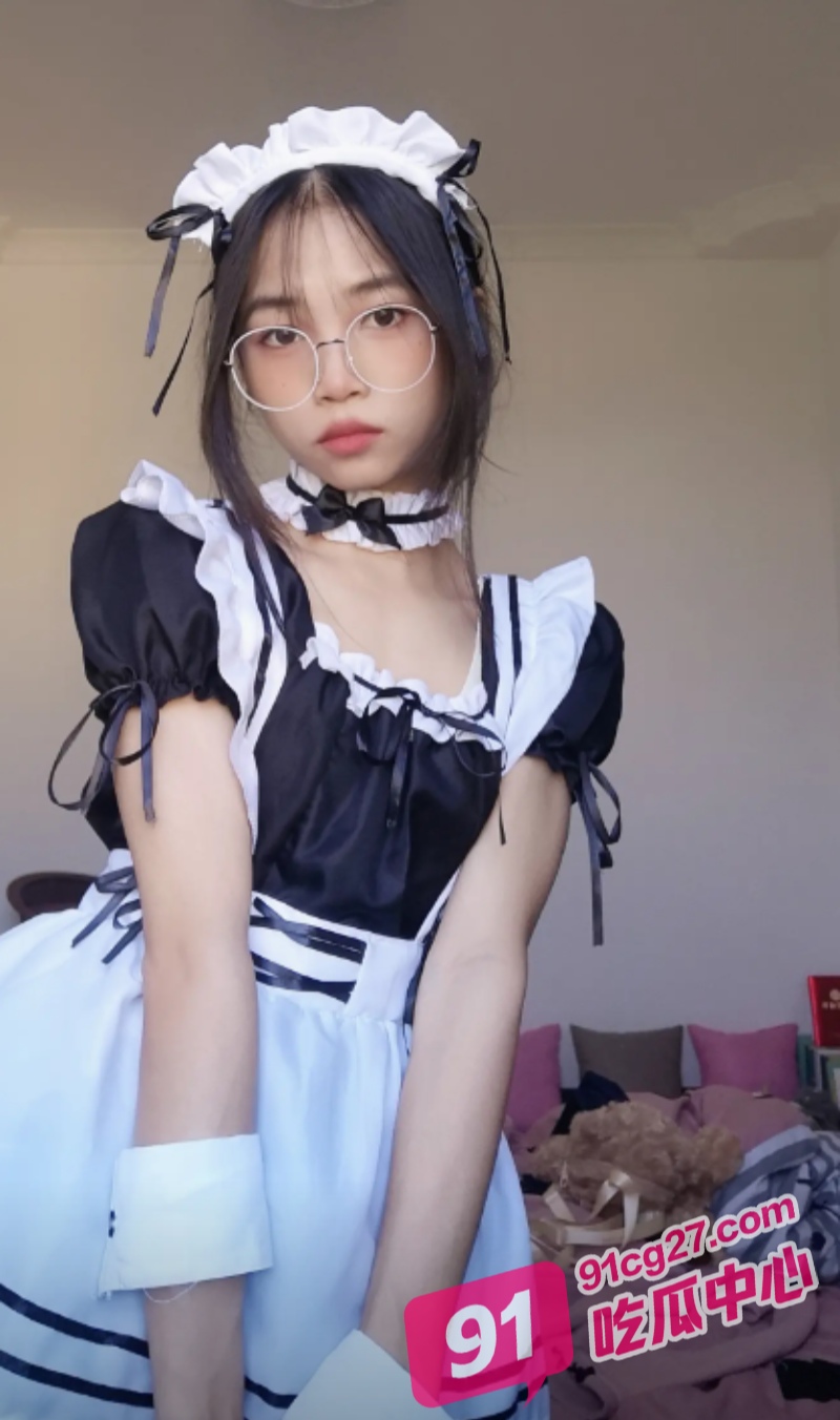 天生淫娃！直击网袜少女拍片现场 极品颜值一次过不NG 配图3