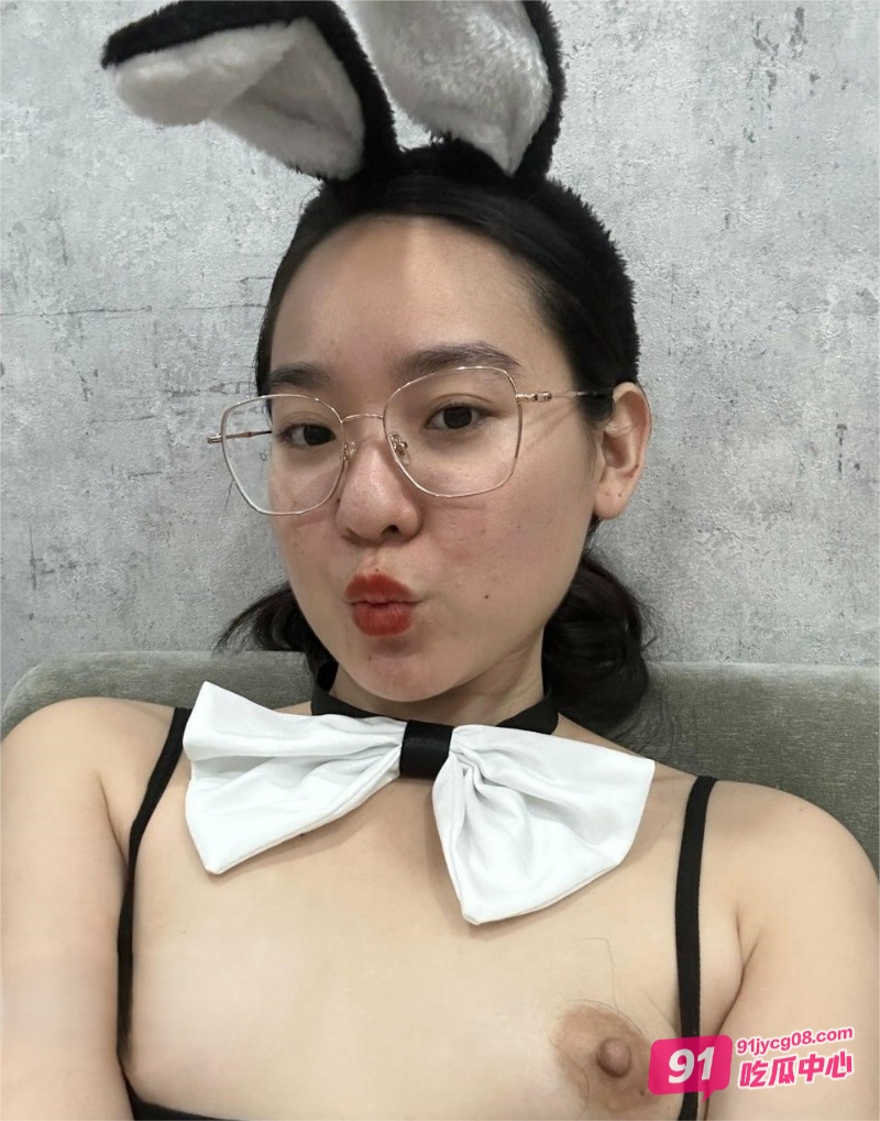 重庆科技大学陈蕊白天乖乖女晚上兔女郎 被渣男曝光视图！ 配图2