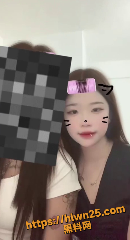 广东湛江雷州精神小妹 知三当三被一群精神小妹扒衣殴打 小妹妹这奶肯定保熟