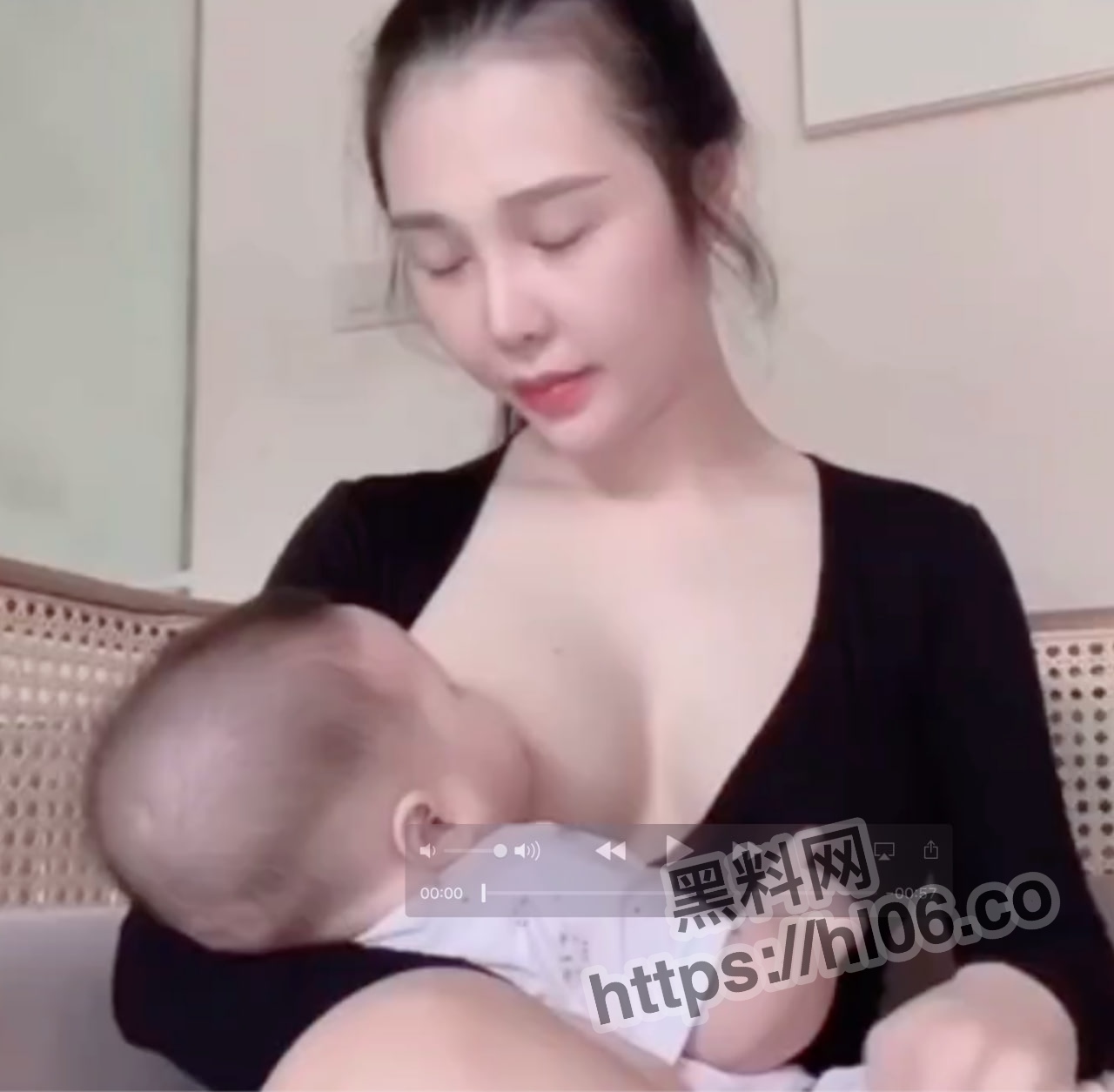 超漂亮的美女媽媽的喂奶日常,顏值都不錯！