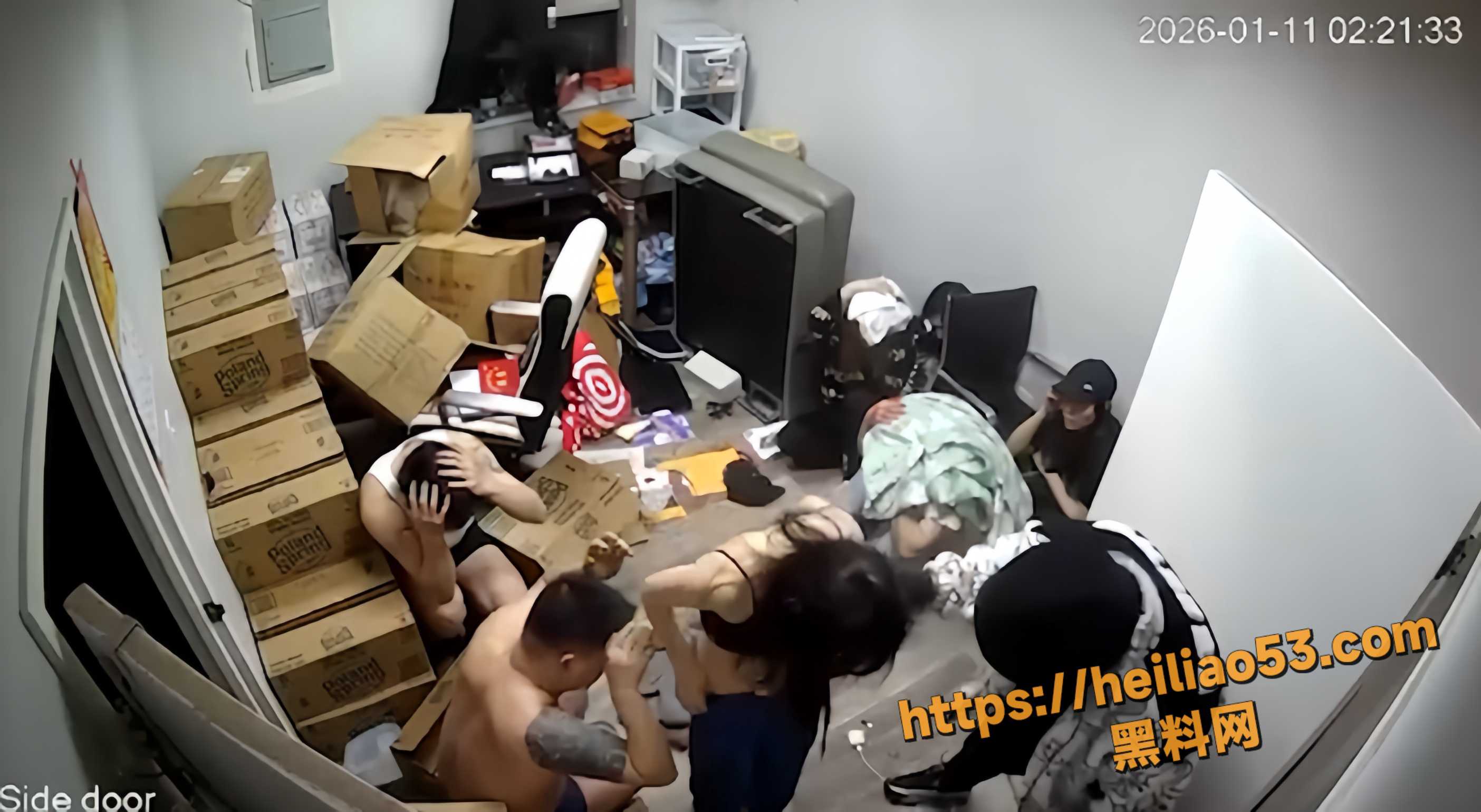 美国法拉盛华人公寓 七名劫匪 持枪闯入民宅洗劫 九名男女被迫脱衣跪地 现场视频曝光