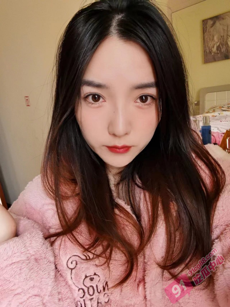 性欲极强的反差母狗 插入骚屄立马浪叫声不断 清纯外表下尽是淫荡！