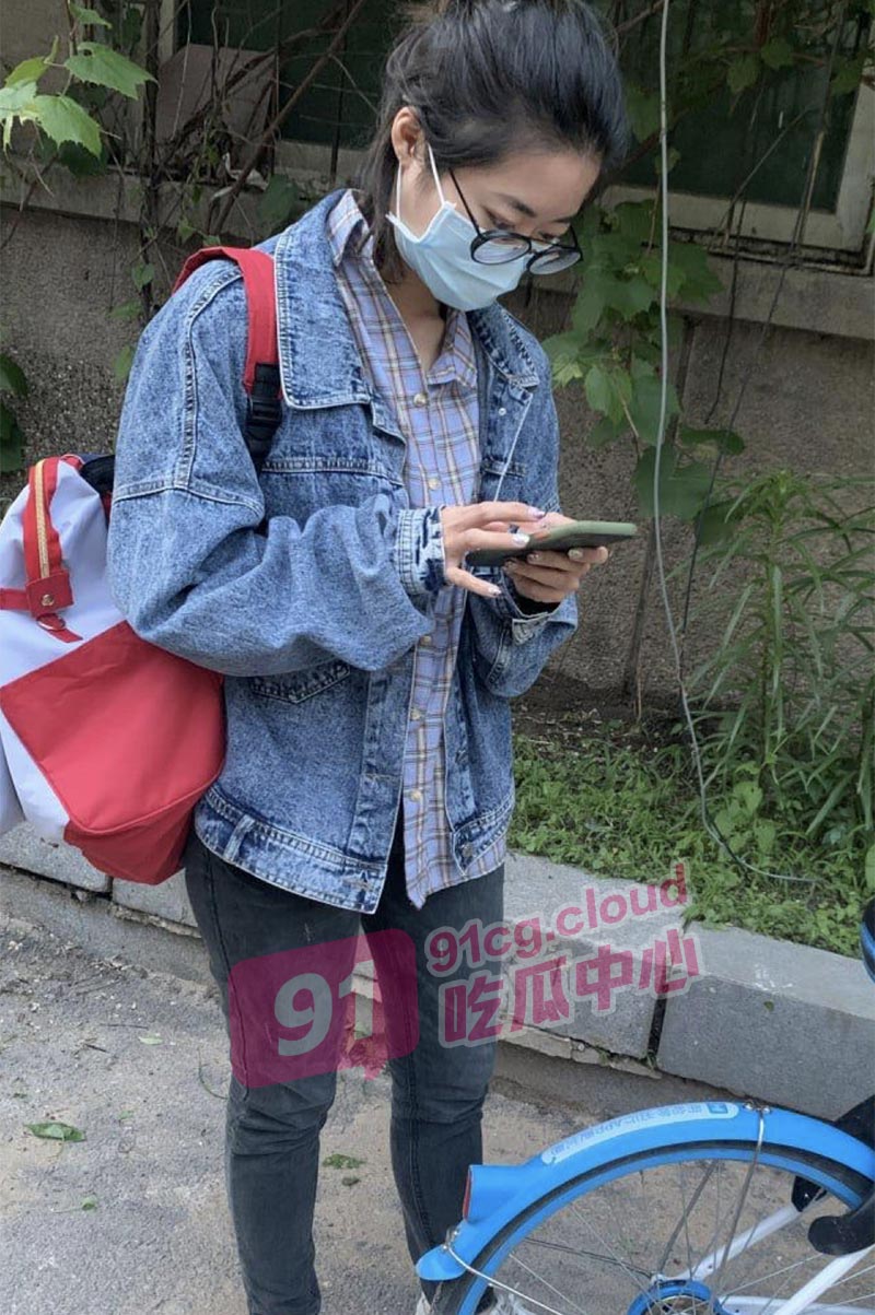 【云南师范眼镜妹卢小雨】惨遭学长欺骗 分手后高清视频遭曝光