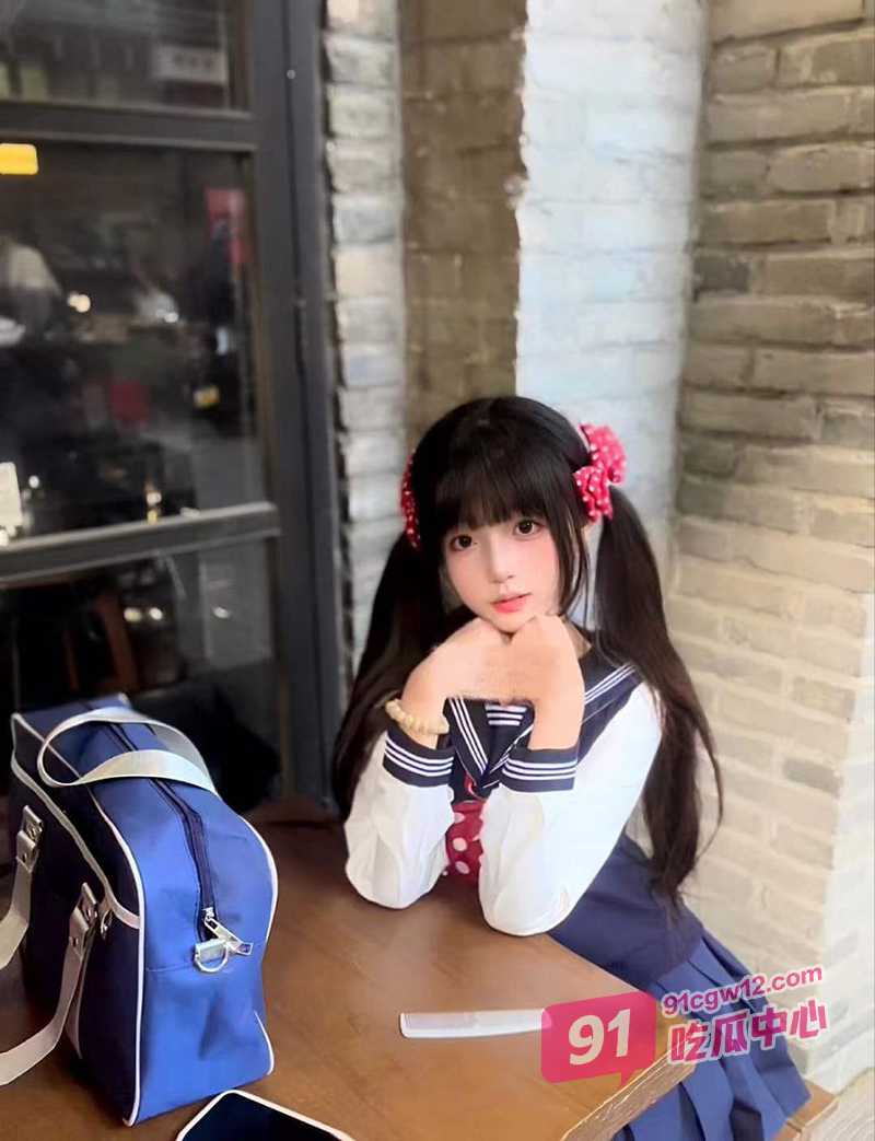 偷拍童颜巨乳学生妹洗澡澡 人瘦奶子大带眼镜 不敢想象弄到床上会有多爽！ 配图3