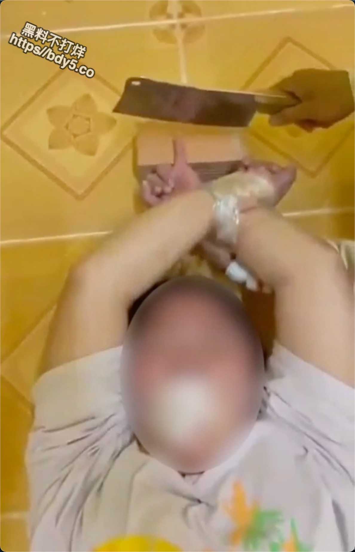 「重口勿入」 柬埔寨绑架华人事件 中国女同胞在柬埔寨被绑架砍手指恐怖视频，可惜不能再用小指头抠鼻屎了