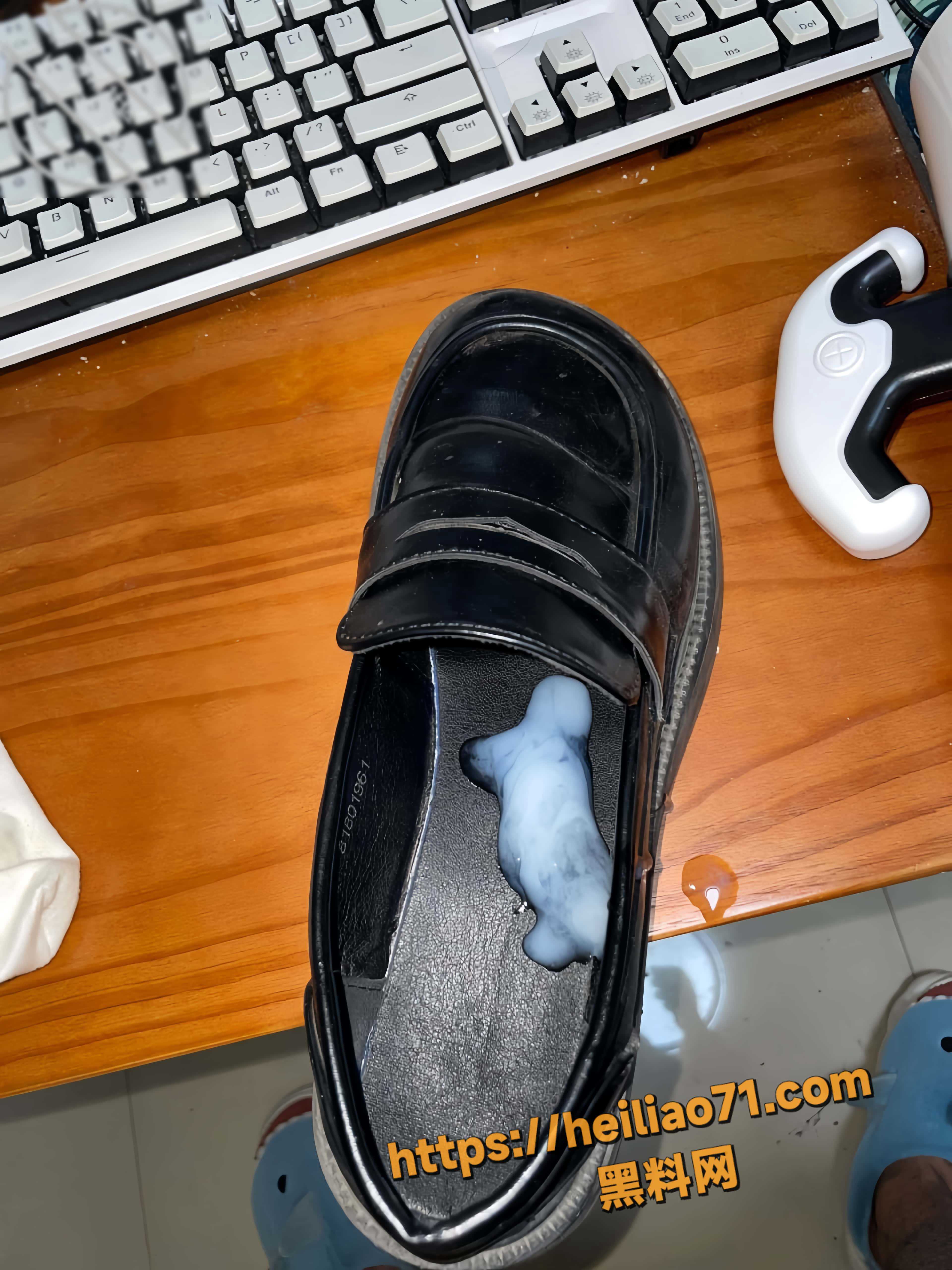 海角社区 我的巨乳亲表姐 射满表姐的骚鞋 灌醉表姐冲破底线 11-15集