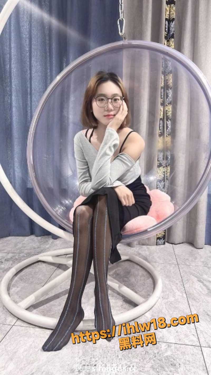 快手网红 蓝姐姐 贫乳界的常青树 在线为你免费送出全裸自慰福利 脸穴同框超有看点！