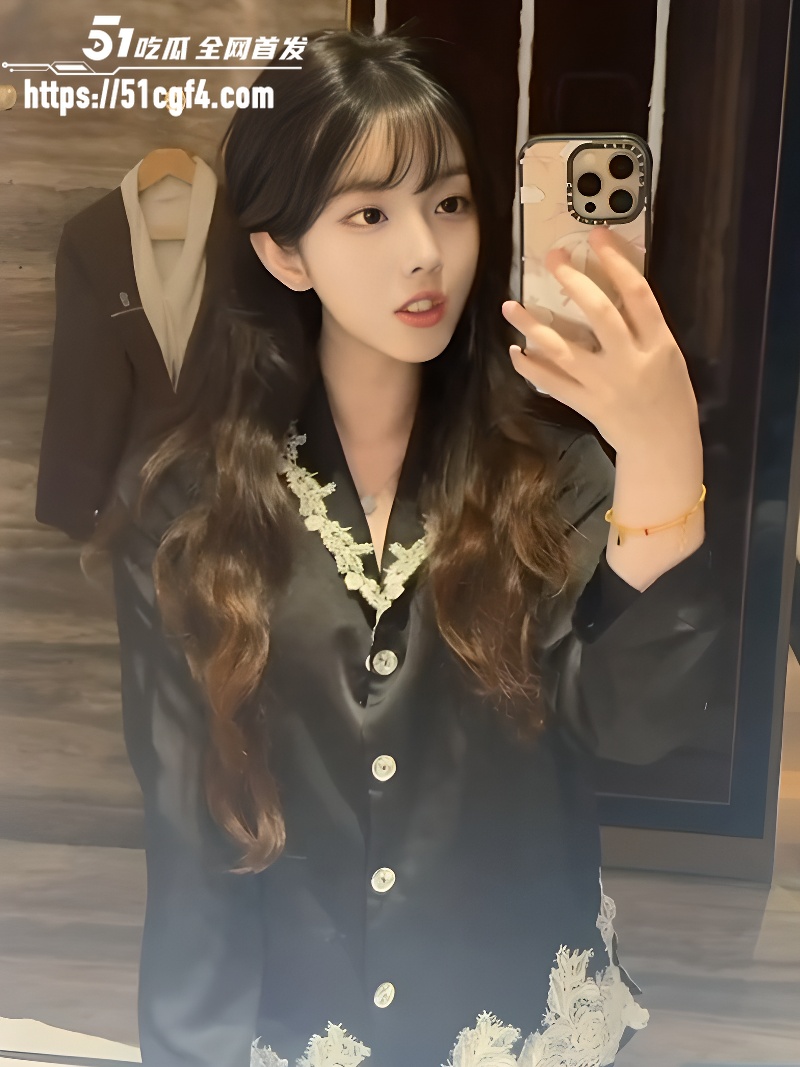 清纯女孩被男友狠操小嘴 4