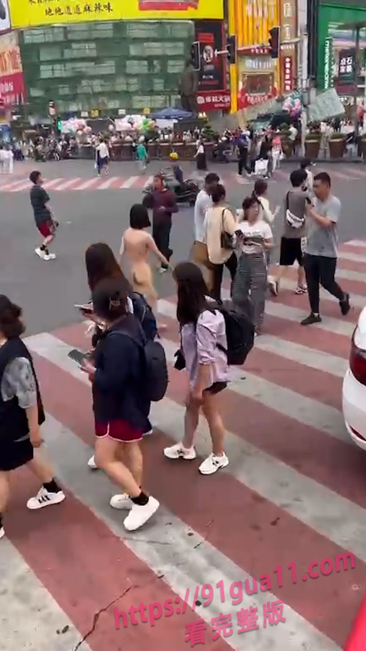 小妹与男友逛街吵架4