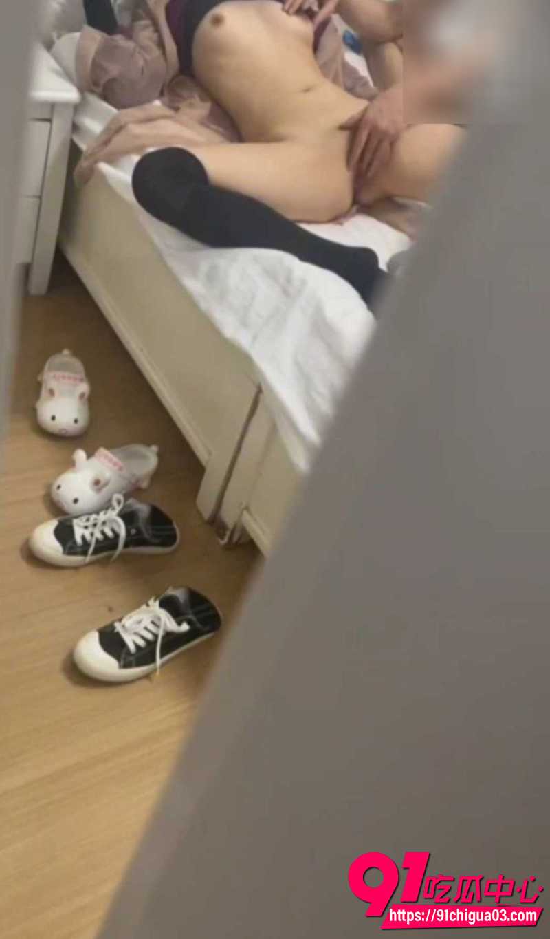 海角兄妹乱伦 好兄弟亲妹妹被兄弟强行破处 被我发现竟然邀我加入!
