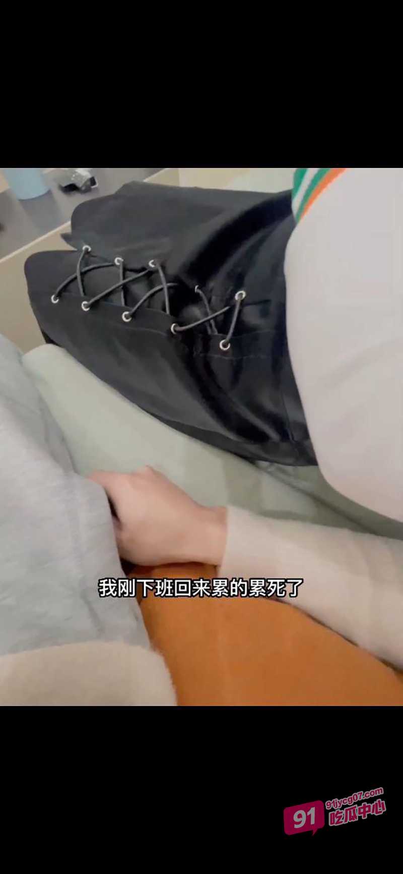 「母子乱伦」听隔壁情侣做爱 来感觉给老妈伺候到舒服的不行! 配图2